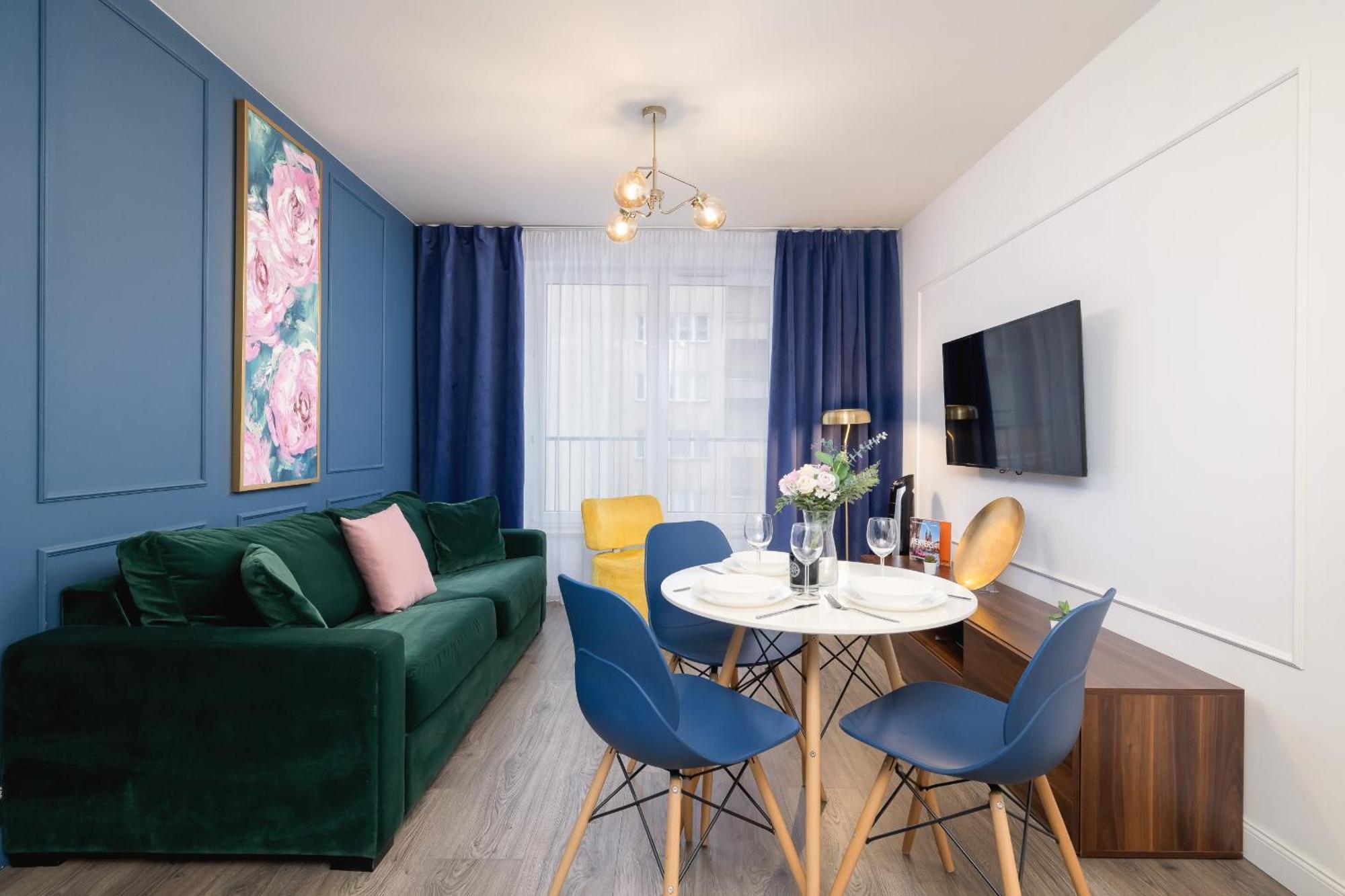 Blue And Green Apartment With Bright Pink Bedroom In Krakow By Noclegi Renters Exterior foto