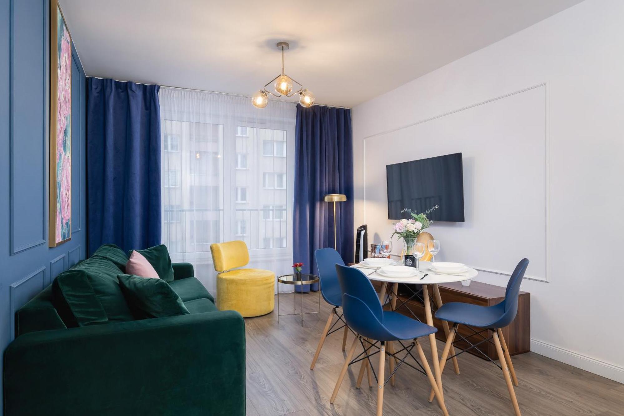 Blue And Green Apartment With Bright Pink Bedroom In Krakow By Noclegi Renters Exterior foto