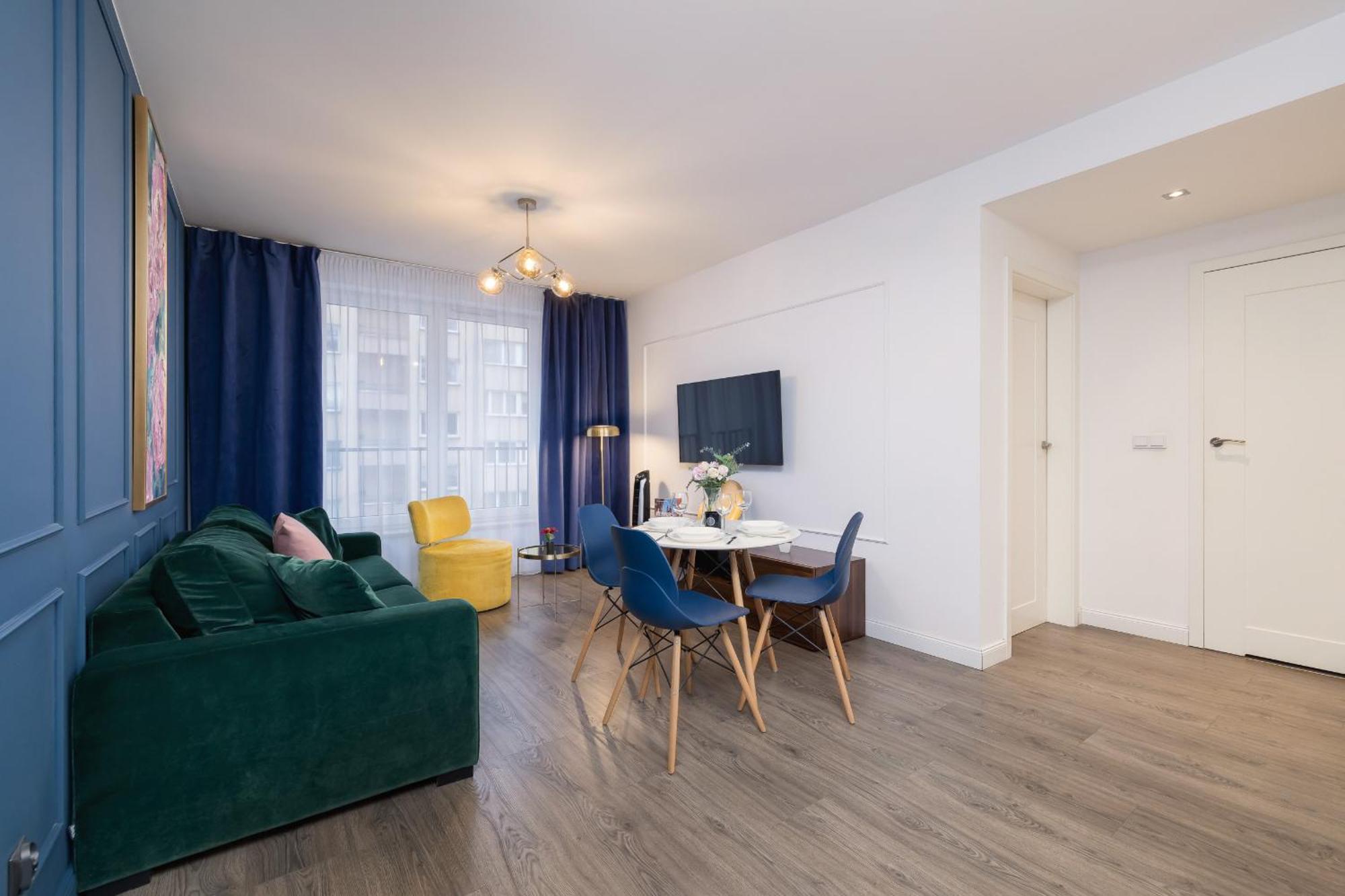 Blue And Green Apartment With Bright Pink Bedroom In Krakow By Noclegi Renters Exterior foto